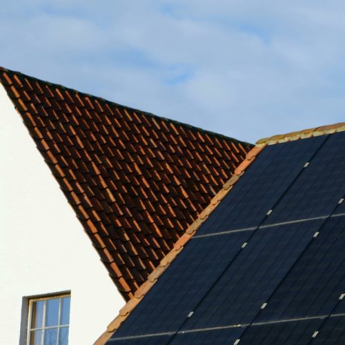 Installation de panneaux solaires sur une maison individuelle pour autoconsommation